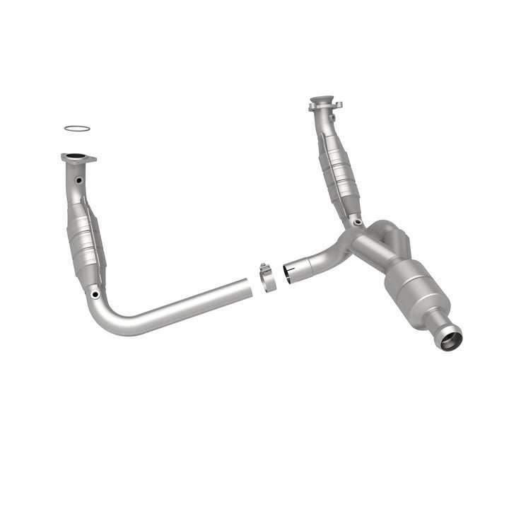 MagnaFlow OEM Grade Federal / EPA Compliant Direct-Fit Catalytic Converter 51578 for Chevy Silverado and GMC Sierra