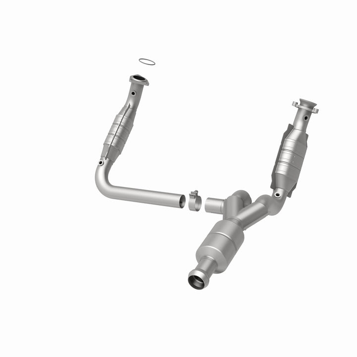 MagnaFlow OEM Grade Federal / EPA Compliant Direct-Fit Catalytic Converter 51578 for Chevy Silverado and GMC Sierra