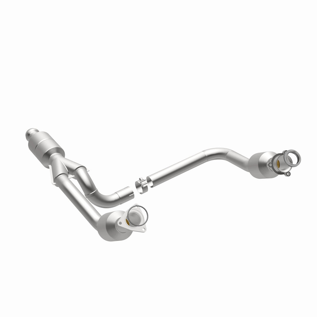 MagnaFlow OEM Grade Federal / EPA Compliant Direct-Fit Catalytic Converter 52642 for Chevy Silverado and GMC Yukon