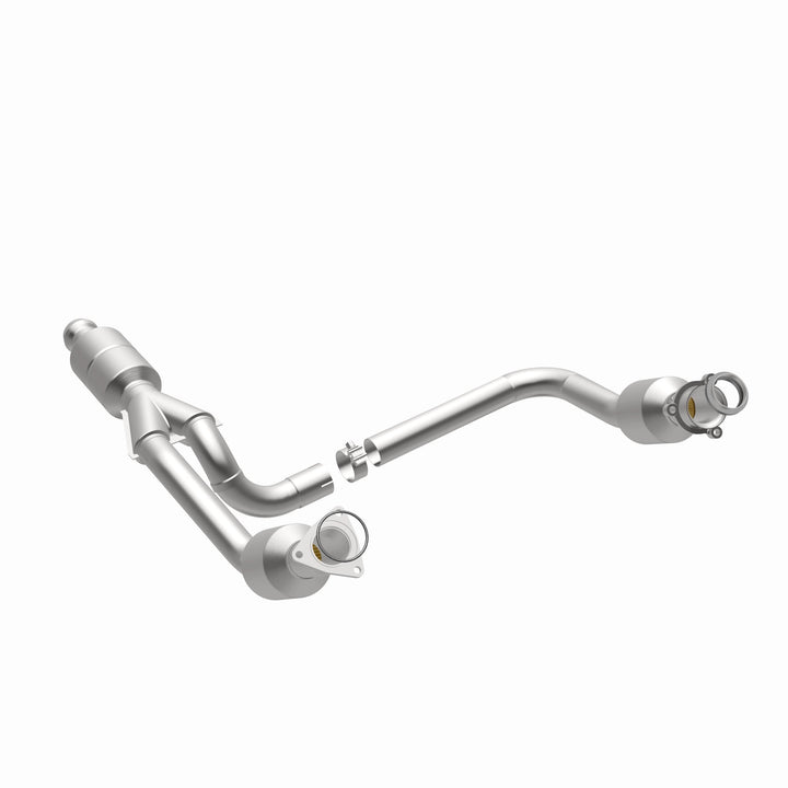 MagnaFlow OEM Grade Federal / EPA Compliant Direct-Fit Catalytic Converter 52642 for Chevy Silverado and GMC Yukon