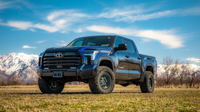 ReadyLift 62-52460 Tundra 3-Inch SST3.3 Suspension Lift Kit with Falcon 3.3 Shocks and High-Angle CV Axle Kit