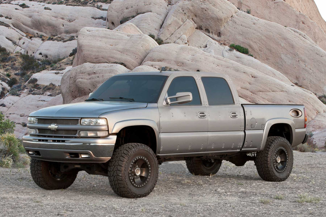 Fabtech K1045M Suspension Lift Kit for Chevy Silverado and GMC Sierra 2500 HD / 3500 HD (2004-2007)